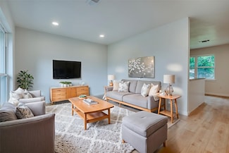 424 Stonewall Dr, Euless, TX 76039