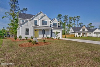 592 Crown Pointe Dr, Hampstead, NC 28443