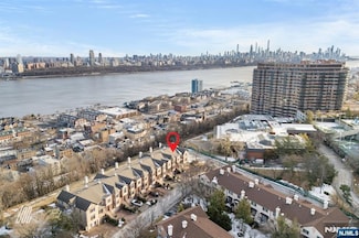 29 Victoria Place E, Fort Lee, NJ 07024