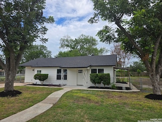 222 W Klein St, Marion, TX 78124