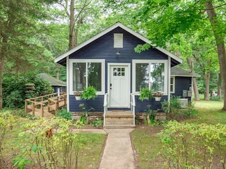 52212 Sheridan Rd, Paw Paw, MI 49079