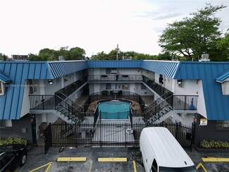 37 SW 14th St Unit 13, Dania, FL 33004