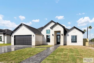 100 Brooks Cir N, La Feria, TX 78559