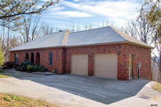 1903 Woodland Rd, York, PA 17403