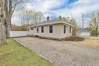 117 Union Wharf Rd, Center Tuftonboro, NH 03816