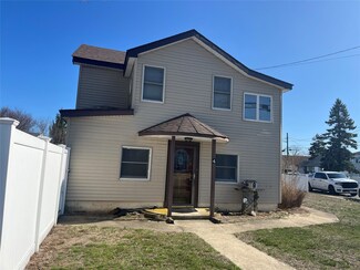 4 W Lido Promenade, Lindenhurst, NY 11757