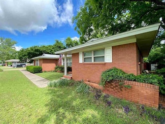 801 Sycamore Dr, Burkburnett, TX 76354