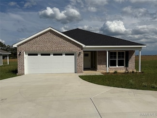 716 N John St, New Brockton, AL 36351