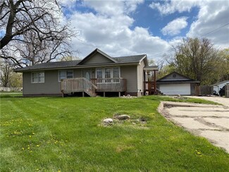 3833 E 27th St, Des Moines, IA 50317
