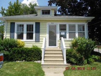 910 Jungles Ave, Aurora, IL 60505