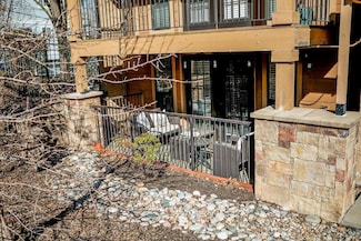 4727 Jarboe St Unit 11, Kansas City, MO 64112