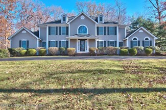 137 Timberwood Dr, Mountain Top, PA 18707
