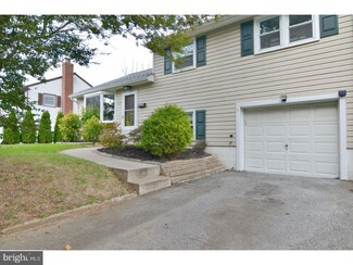 205 Landers Ln, New Castle, DE 19720