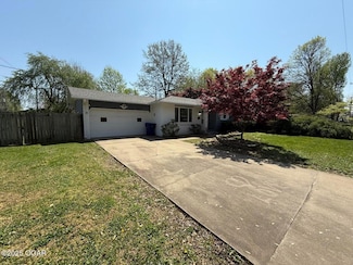 1208 S Cedarbrook Ave, Springfield, MO 65804