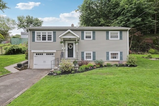 32 Meadow Rd, Montrose, NY 10548