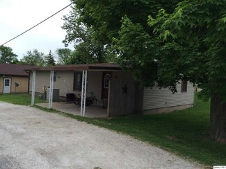 302 Camden Rd, Mount Sterling, IL 62353