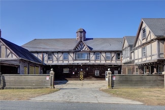 173 Coggeshall Ave, Newport, RI 02840