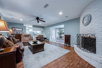 312 Wildwood Ln, Conroe, TX 77301