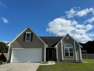 204 Cherry Blossom Dr, Richlands, NC 28574