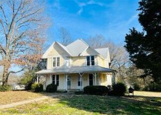 500 N Miller St, Clarksville, AR 72830
