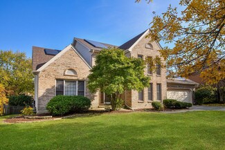 2604 Newport Dr, Naperville, IL 60565