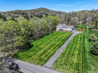 6 E Starrs Plain Rd, Danbury, CT 06810