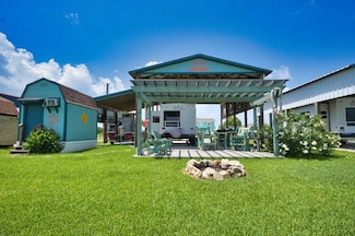 690 County Road 202, Sargent, TX 77414