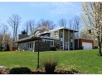 401 Burtner Rd, Natrona Heights, PA 15065