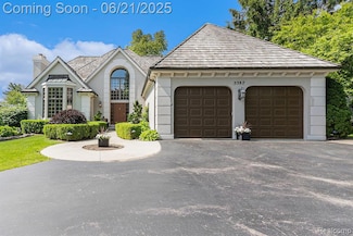 5387 Bristol Parke Dr, Clarkston, MI 48348