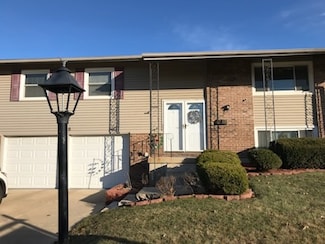 3535 Treaty Ln, Hoffman Estates, IL 60192