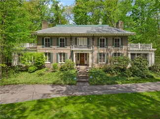 2961 N Park Blvd, Cleveland, OH 44118