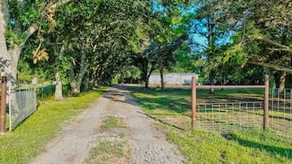 6109 County Road 225, East Bernard, TX 77435