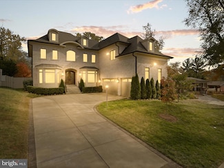 1611 Simmons Dr, McLean, VA 22101
