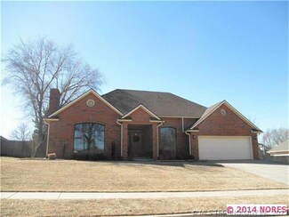 2304 Briar Ridge Rd, Ponca City, OK 74604