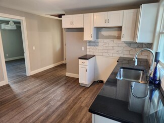 37 White St, Chicopee, MA 01013