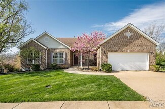 544 Oakwood Dr, Fenton, MO 63026