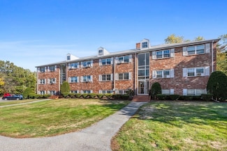 90 Edgelawn Ave Unit 1, North Andover, MA 01845