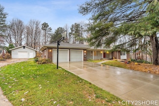 8351 Pleasant Ridge Ct, Jenison, MI 49428