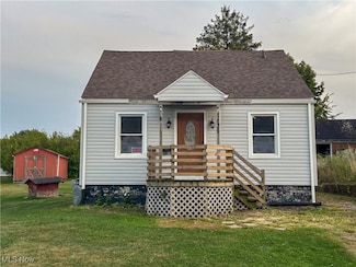 7836 Oak St, Masury, OH 44438