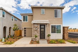 141 Nabors Dr S, Madera, CA 93636