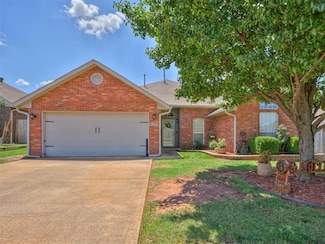 2120 NE 4th St, Moore, OK 73160