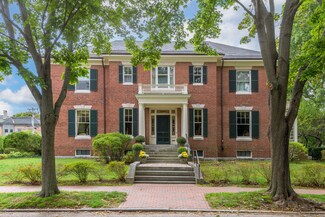 2 Thomas St, Portland, ME 04102
