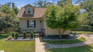 2 Upland St, Lyman, SC 29365
