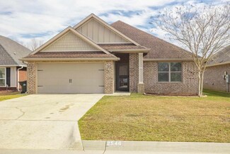 2546 Fiddlers Cir, Cantonment, FL 32533