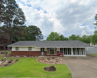 109 E Spratlin St, Bruce, MS 38915