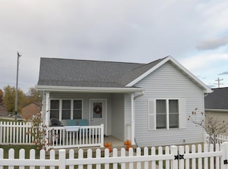 1005 German St, Maquoketa, IA 52060