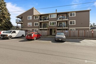 939 N 101st St Unit 201, Seattle, WA 98133