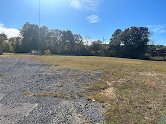 945 Riverbend Rd, Dalton, GA 30721