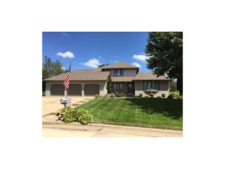 109 Jayne Dr, Monticello, IA 52310