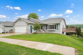 4524 Meadow Lakes Dr NW, Rochester, MN 55901